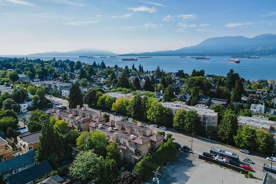 26 3036 W 4 Avenue Vancouver, BC - 34