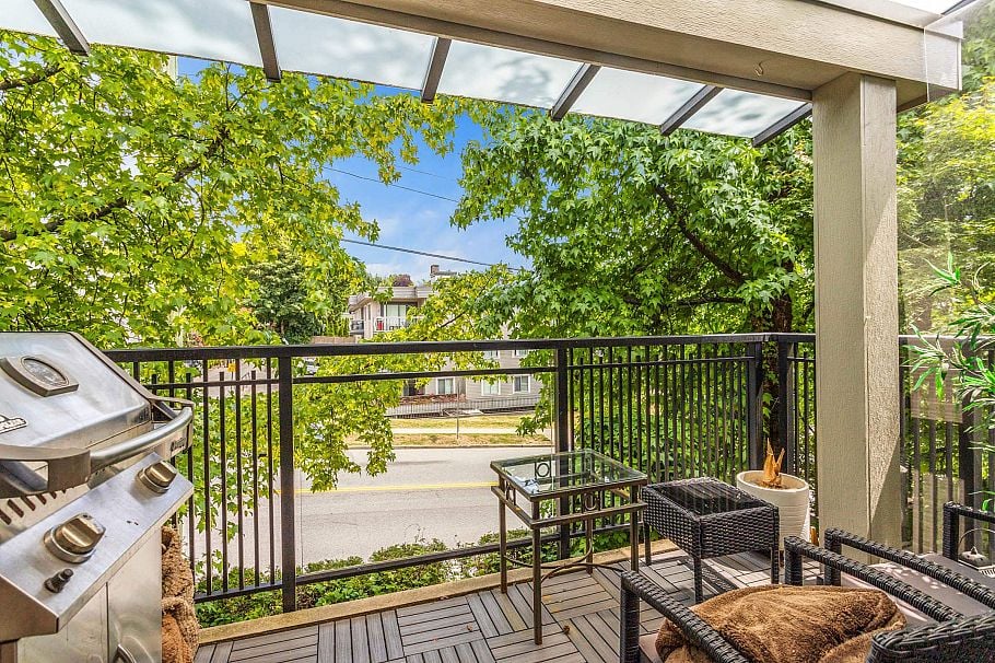 403 106 W Kings Road North Vancouver, BC - 13