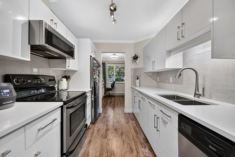 7 828 W 16th Street North Vancouver, BC - 8