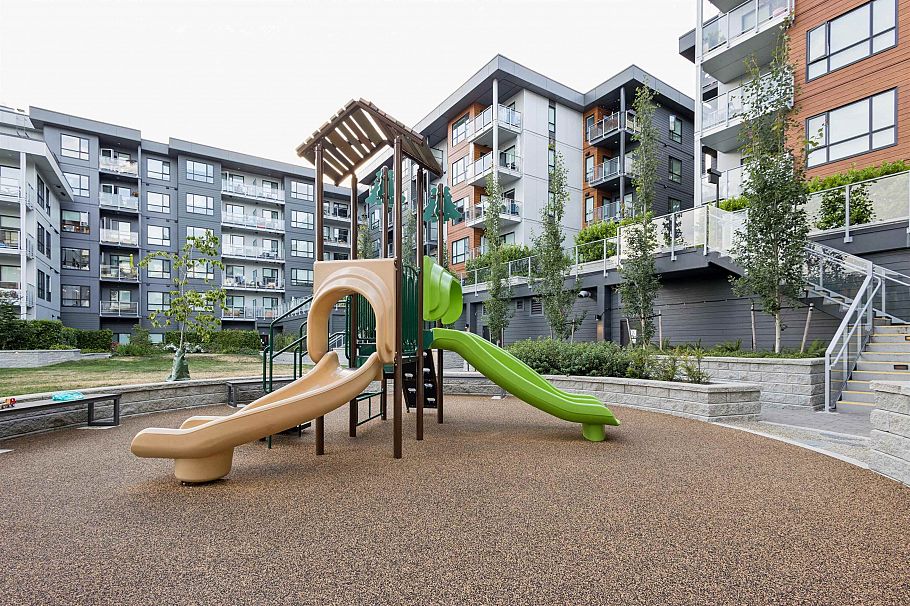 204 3596 Malsum Drive North Vancouver, BC - 16