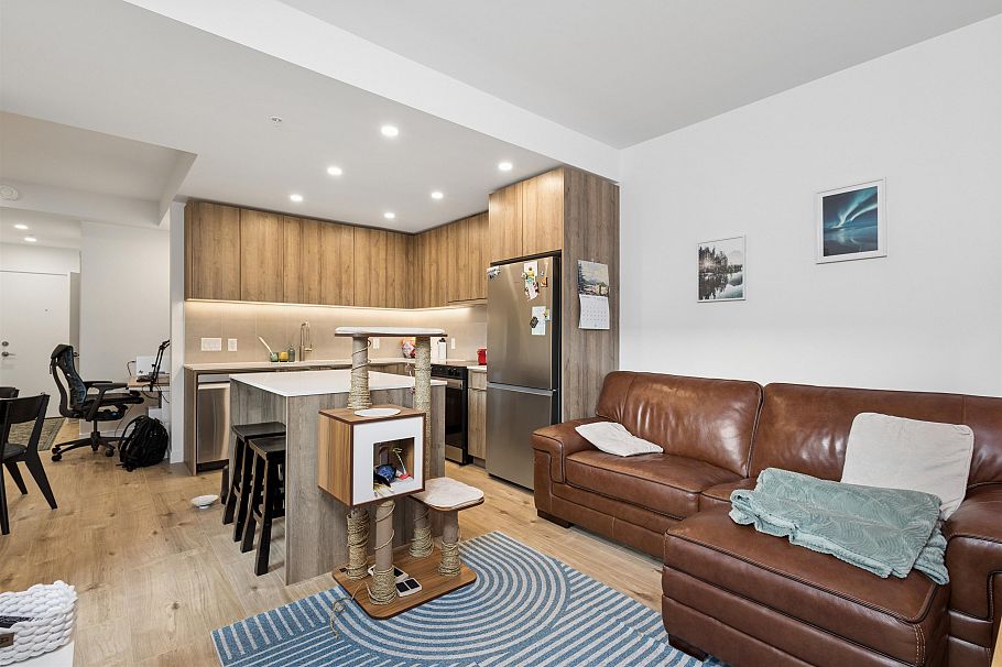 204 3596 Malsum Drive North Vancouver, BC - 4