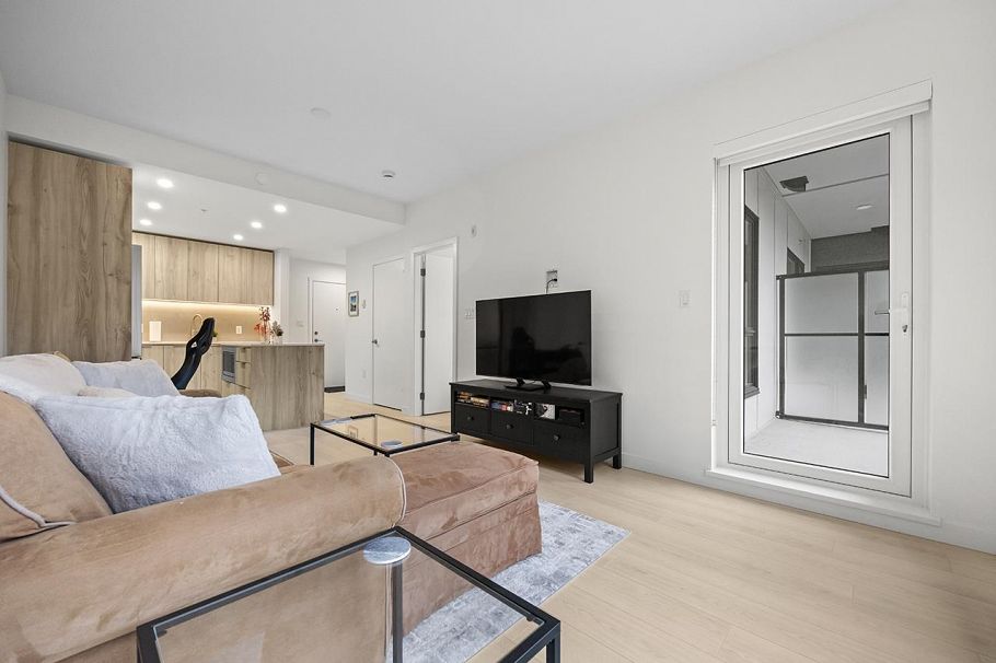 303 3596 Malsum Drive North Vancouver, BC - 4