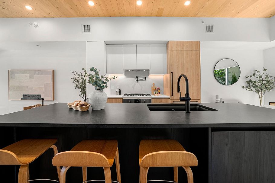 4170 Columbia Street Vancouver, BC - 9
