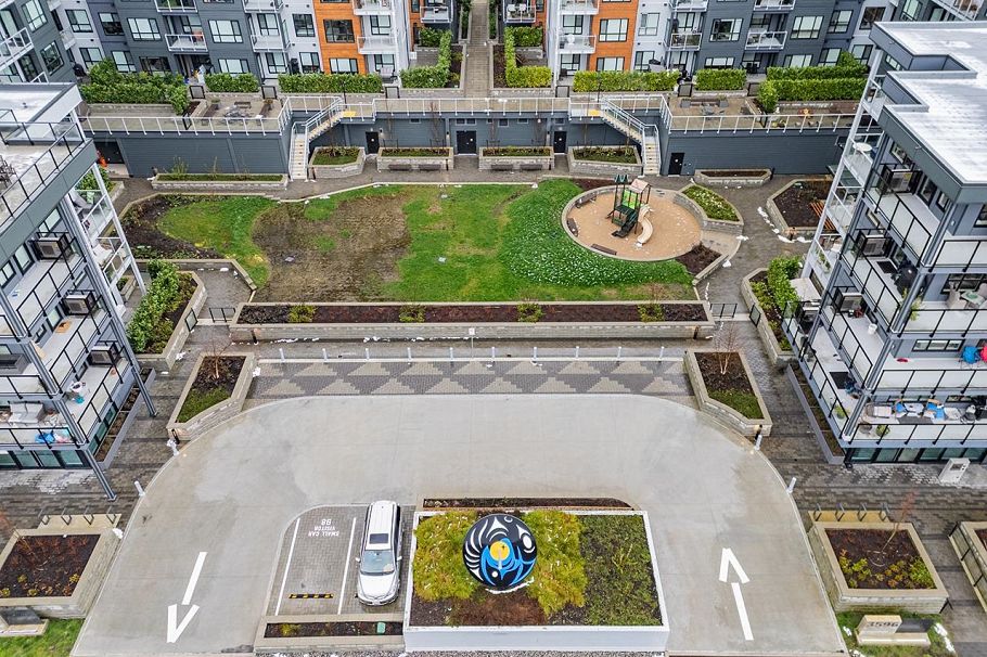 303 3596 Malsum Drive North Vancouver, BC - 17