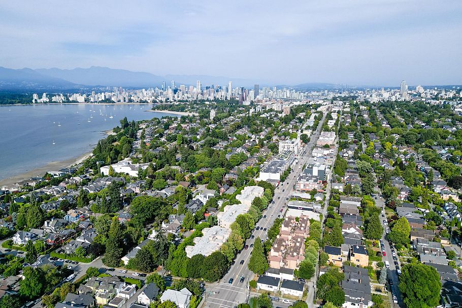 26 3036 W 4 Avenue Vancouver, BC - 26