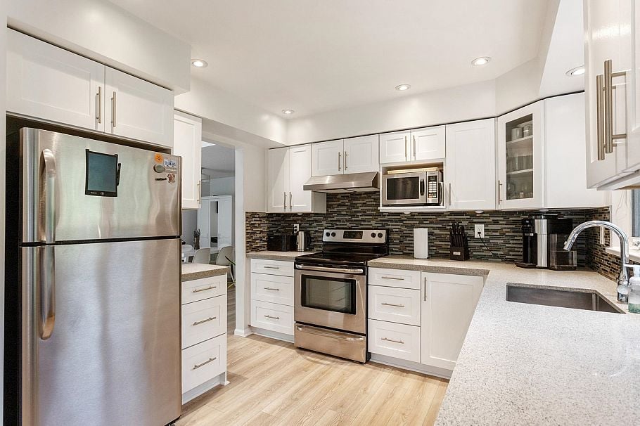403 106 W Kings Road North Vancouver, BC - 12