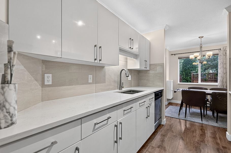 7 828 W 16th Street North Vancouver, BC - 7
