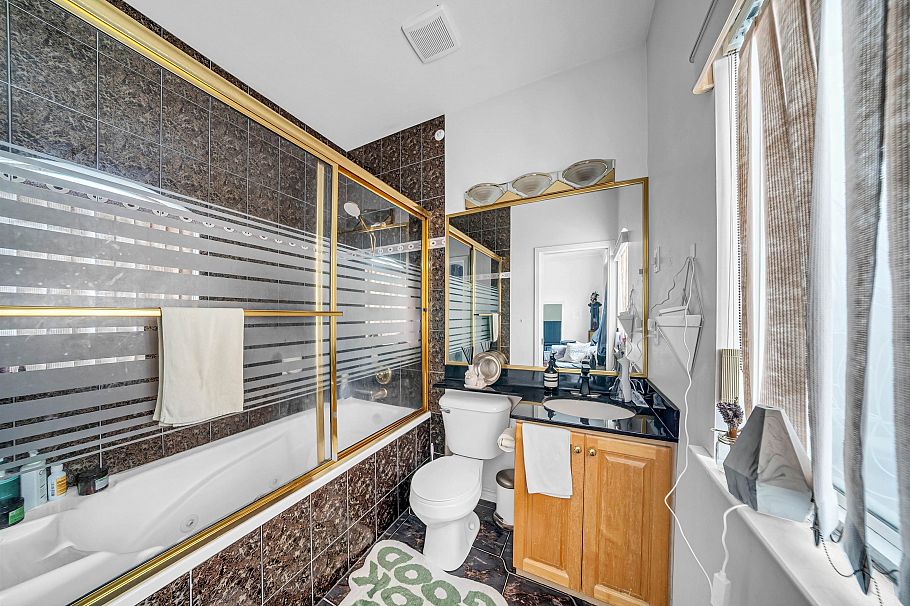 331 E 61st Avenue Vancouver, BC - 11