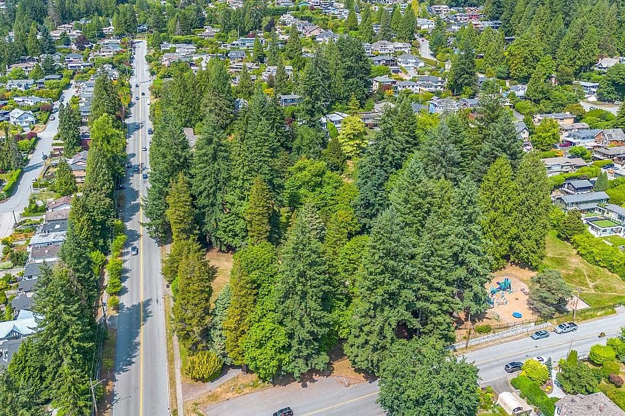 403 106 W Kings Road North Vancouver, BC - 34