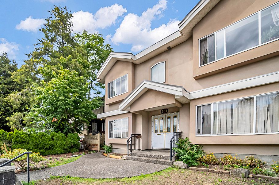 331 E 61st Avenue Vancouver, BC - 4
