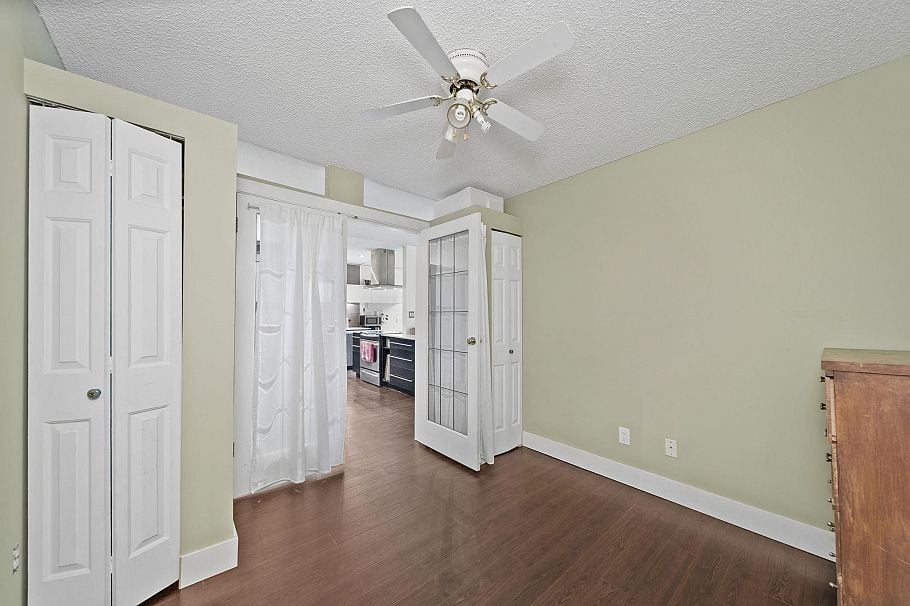 304 141 W 13th Street North Vancouver, BC - 19