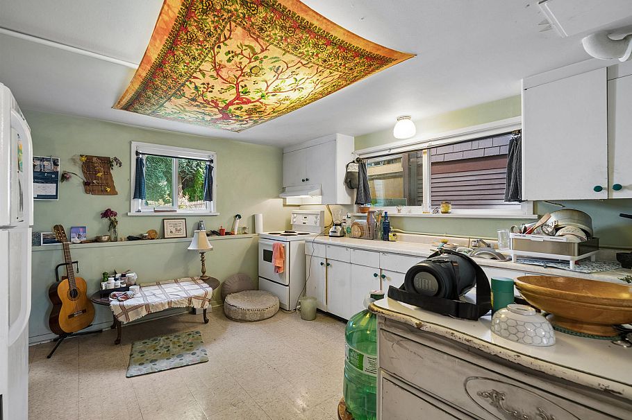 2231 E 25th Avenue Vancouver, BC - 18