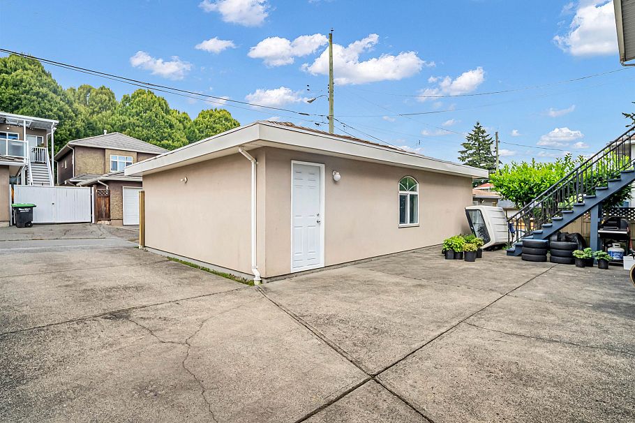 331 E 61st Avenue Vancouver, BC - 18