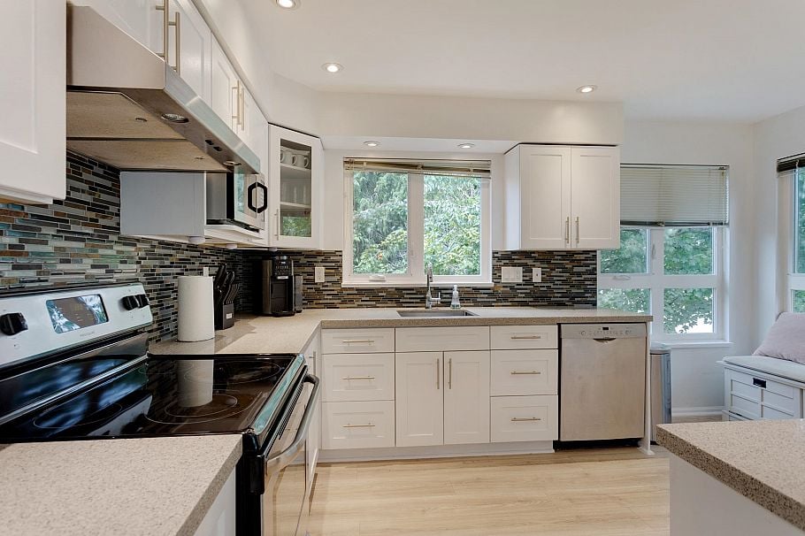 403 106 W Kings Road North Vancouver, BC - 9