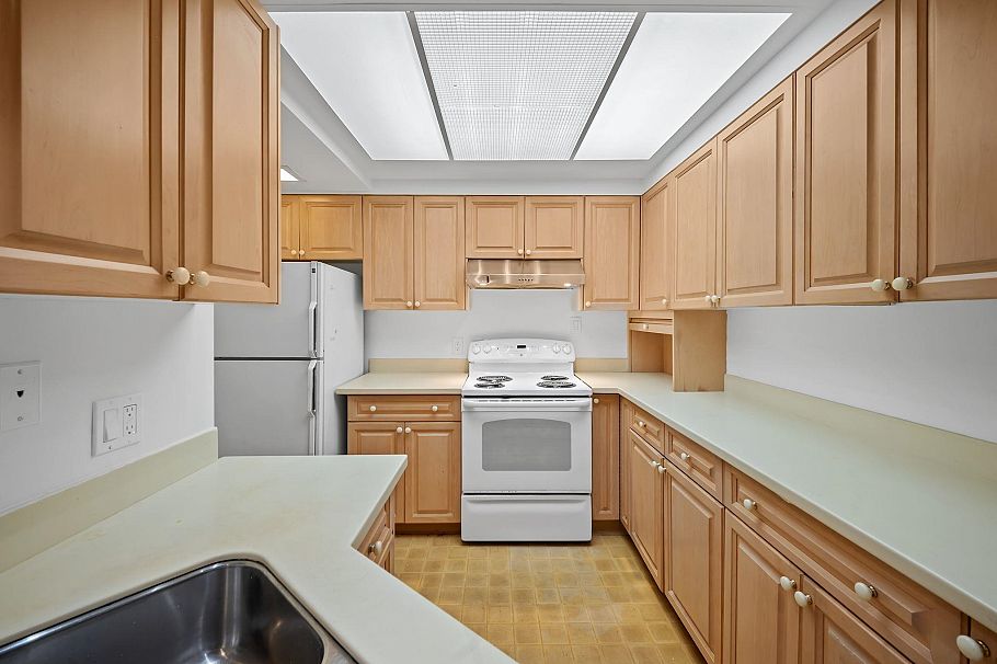 106 4900 Cartier Street Vancouver, BC - 7