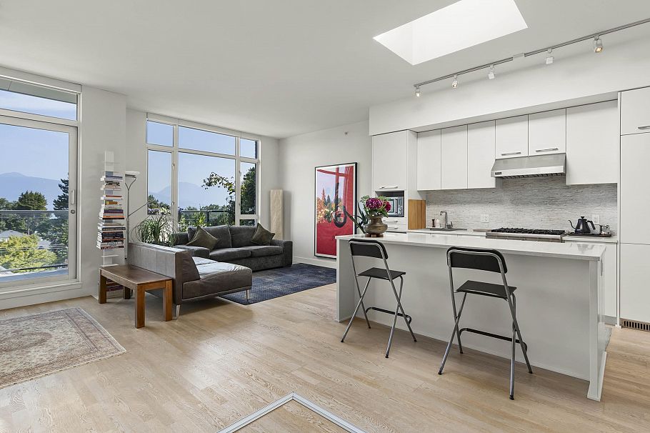 401 4355 W 10th Avenue Vancouver, BC - 2