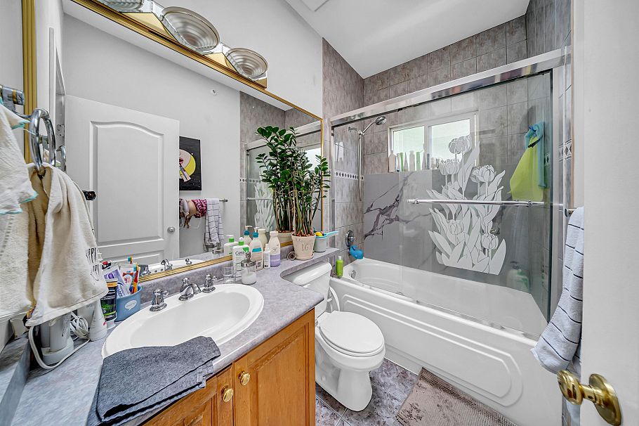331 E 61st Avenue Vancouver, BC - 10