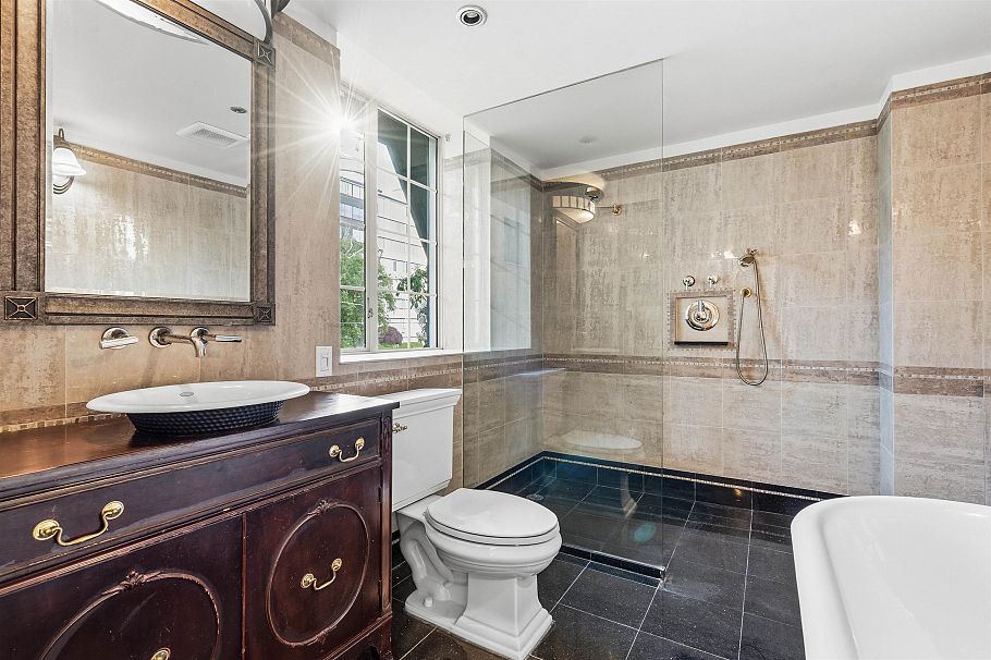 307 1311 Beach Avenue Vancouver, BC - 32