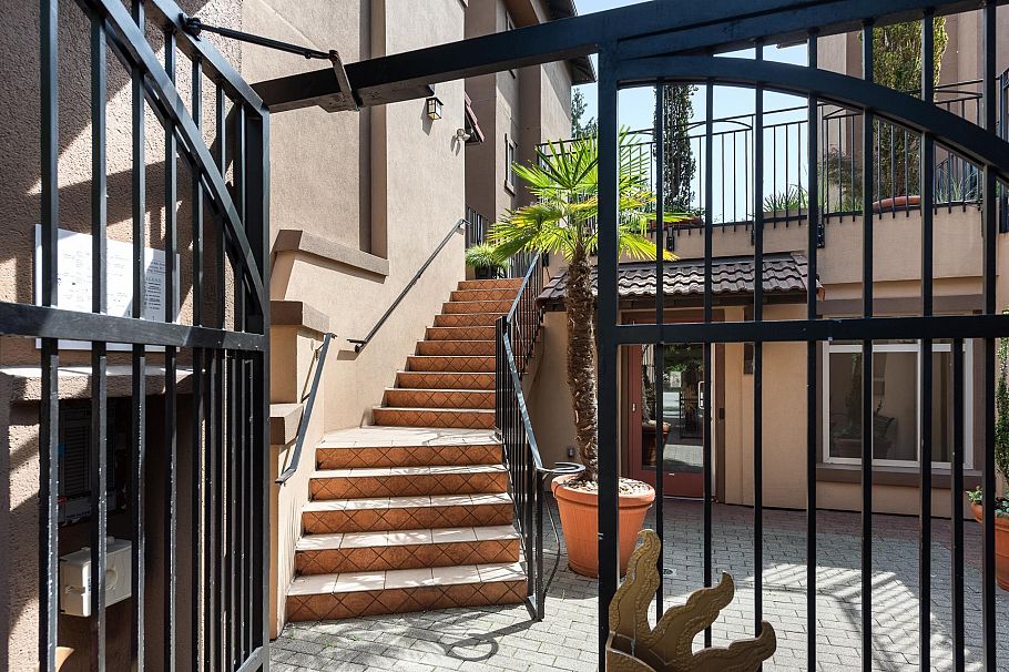 26 3036 W 4 Avenue Vancouver, BC - 2