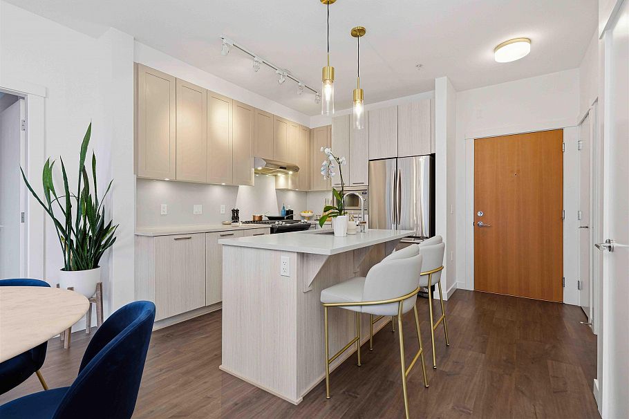 409 123 W 1st Street North Vancouver, BC - 1