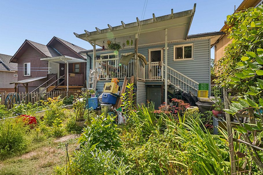 2231 E 25th Avenue Vancouver, BC - 31