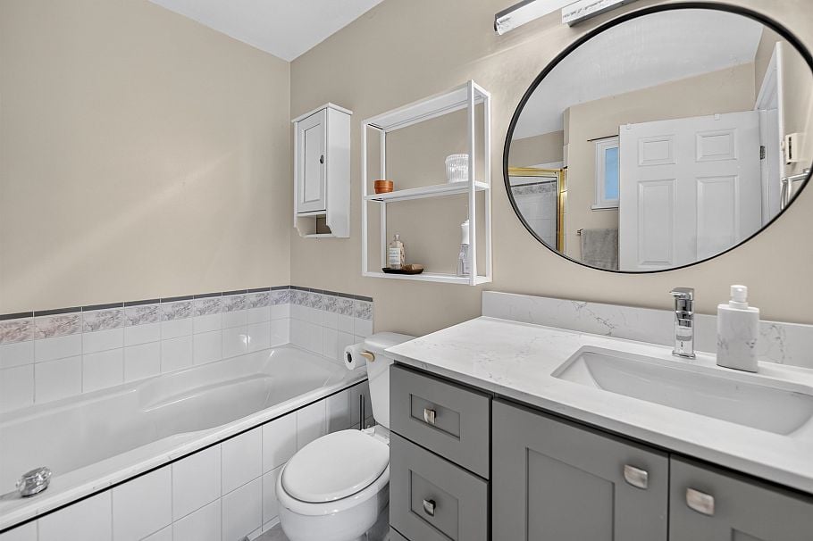 7 828 W 16th Street North Vancouver, BC - 20