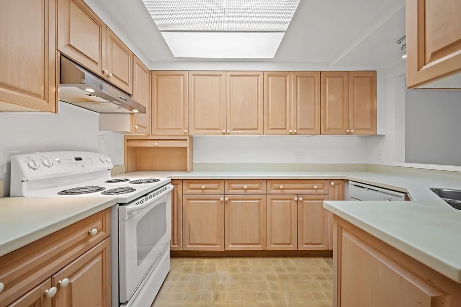 106 4900 Cartier Street Vancouver, BC - 11