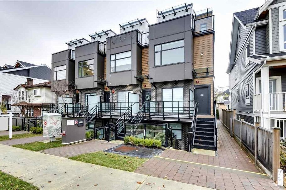 5043 Chambers Street Vancouver, BC - 1