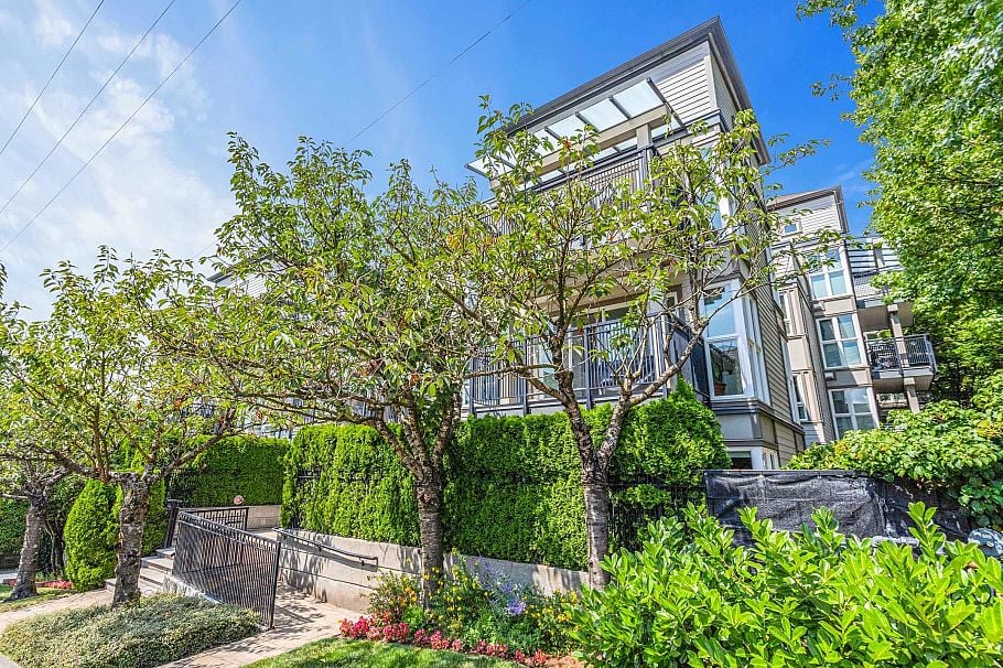 403 106 W Kings Road North Vancouver, BC - 25