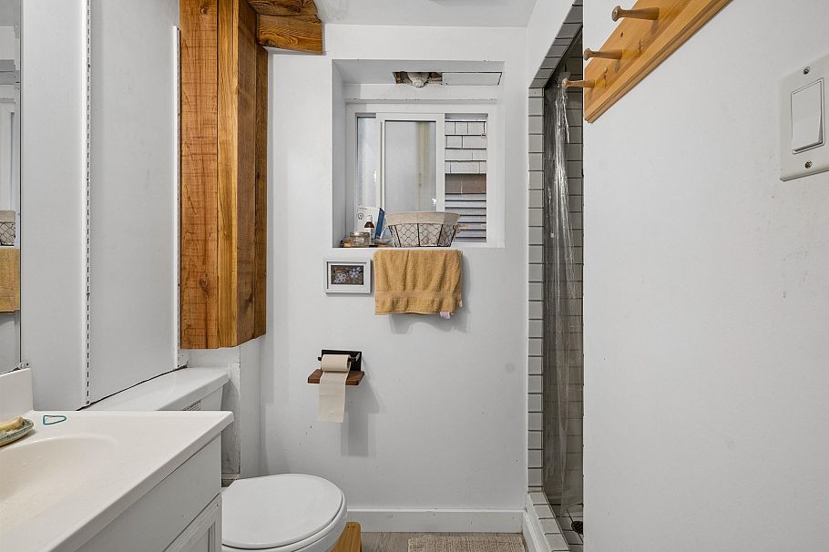 2231 E 25th Avenue Vancouver, BC - 23