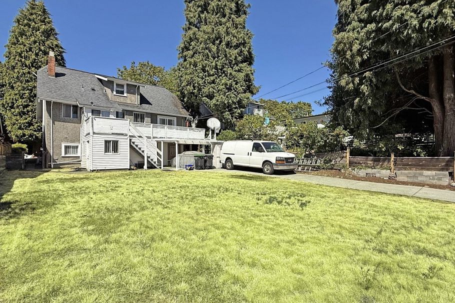 3072 W 28th Avenue Vancouver, BC - 2