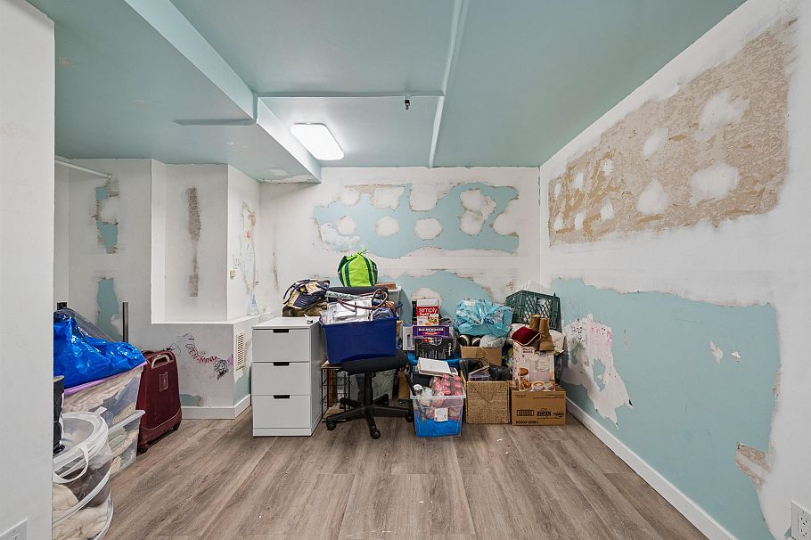2231 E 25th Avenue Vancouver, BC - 28