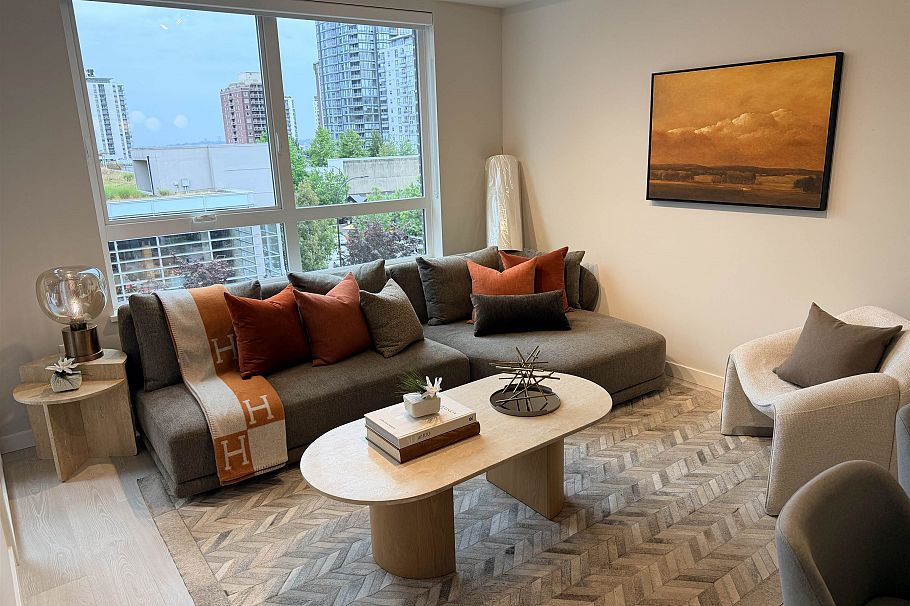 403 110 E 17th Street North Vancouver, BC - 2