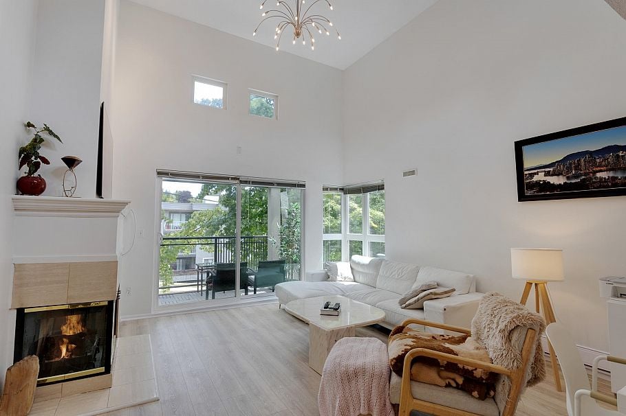 403 106 W Kings Road North Vancouver, BC - 3