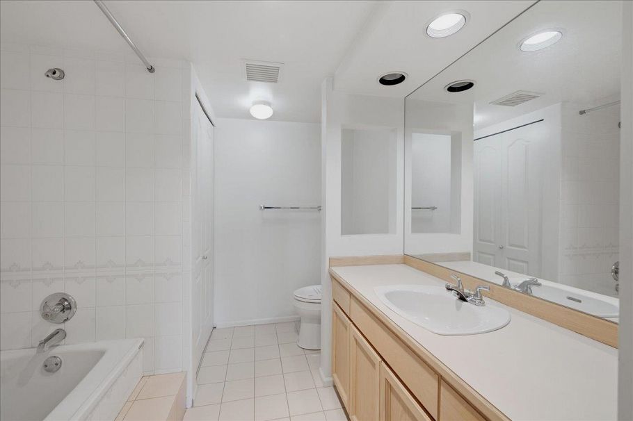 303 2250 SE Marine Drive Vancouver, BC - 22