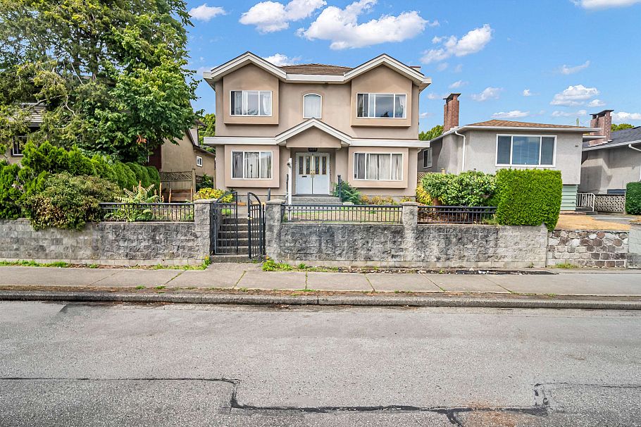331 E 61st Avenue Vancouver, BC - 1