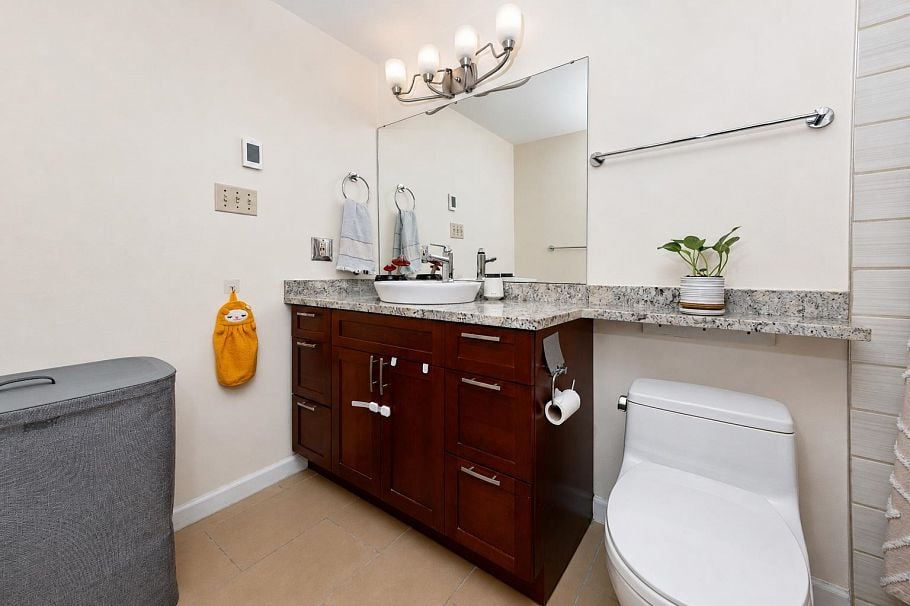112 1274 Barclay Street Vancouver, BC - 9