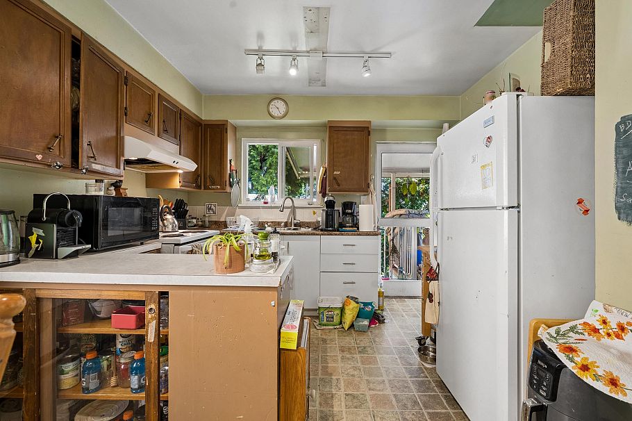 2231 E 25th Avenue Vancouver, BC - 6