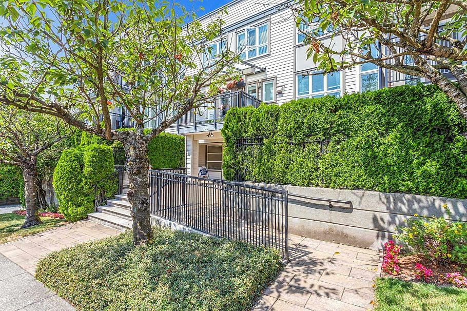 403 106 W Kings Road North Vancouver, BC - 24