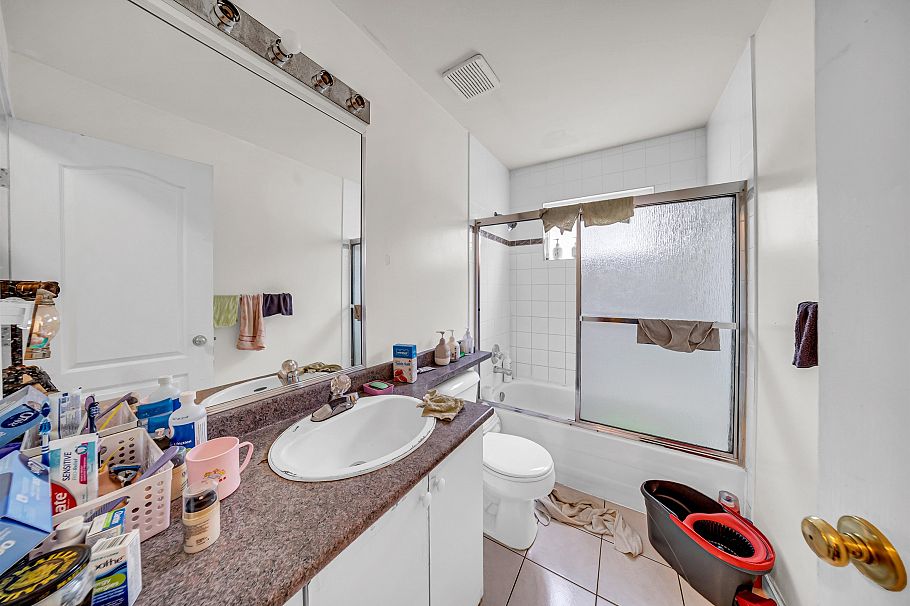 331 E 61st Avenue Vancouver, BC - 12