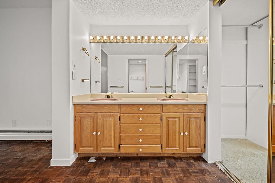 106 4900 Cartier Street Vancouver, BC - 23