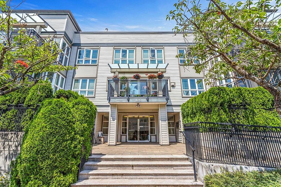 403 106 W Kings Road North Vancouver, BC - 1