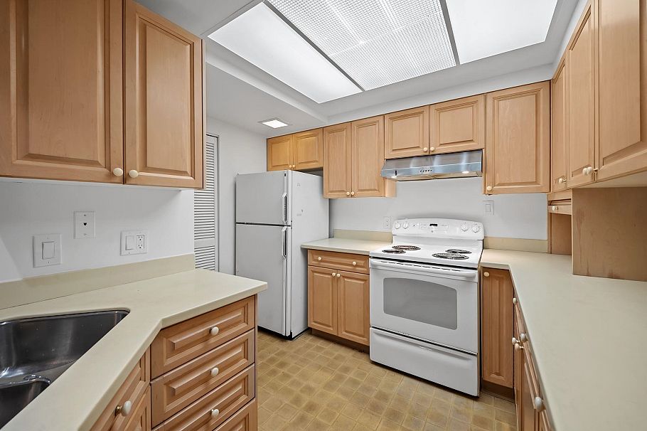 106 4900 Cartier Street Vancouver, BC - 8