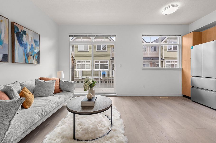 7148 Mont Royal Square Vancouver, BC - 12