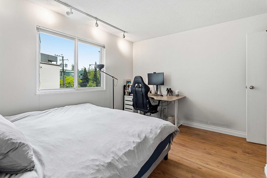 206 1334 W 73rd Avenue Vancouver, BC - 2