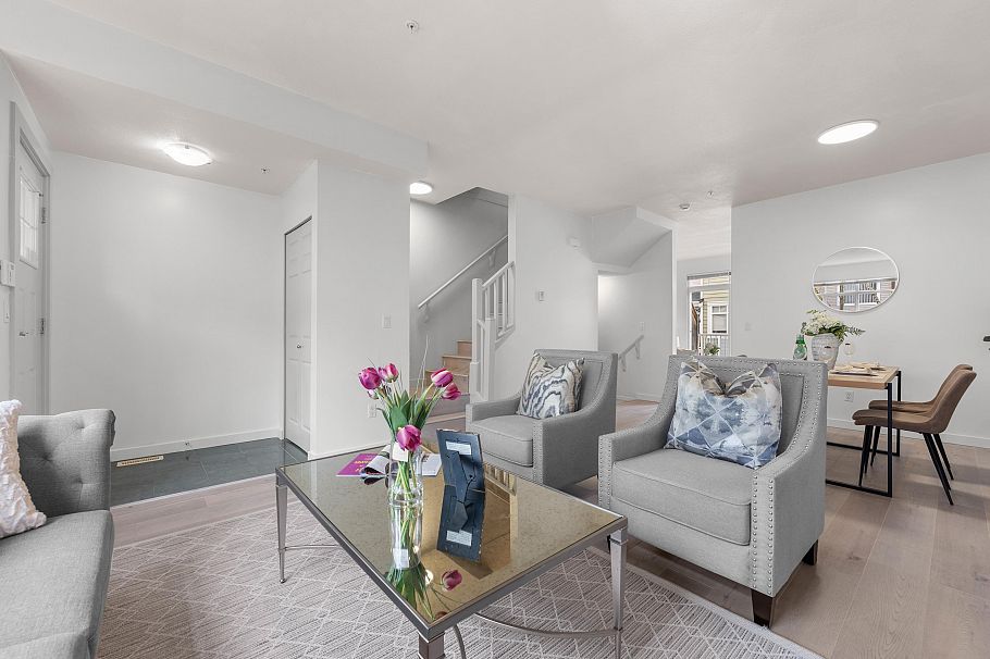 7148 Mont Royal Square Vancouver, BC - 7