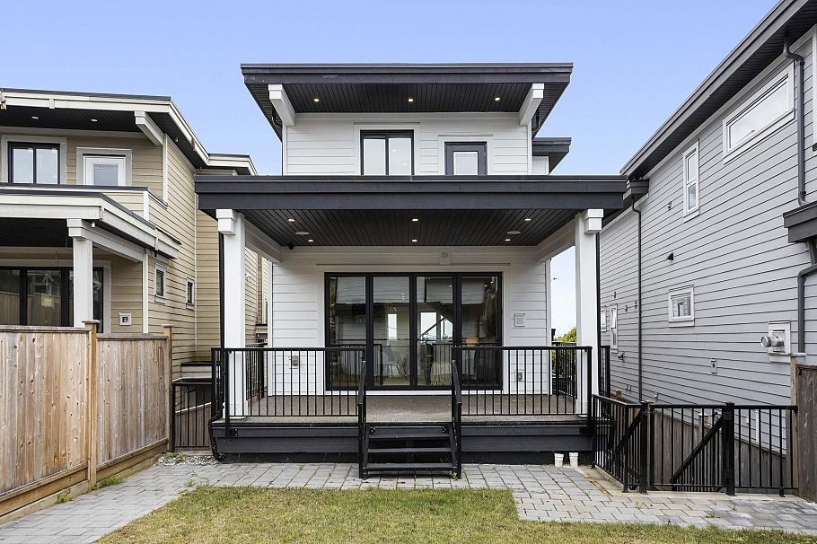 340 E Keith Road North Vancouver, BC - 35
