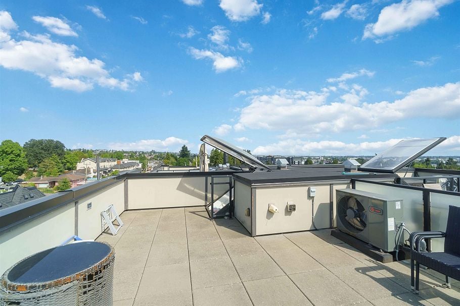 451 W 63rd Avenue Vancouver, BC - 31