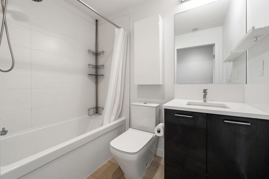 302 3581 Ross Drive Vancouver, BC - 16