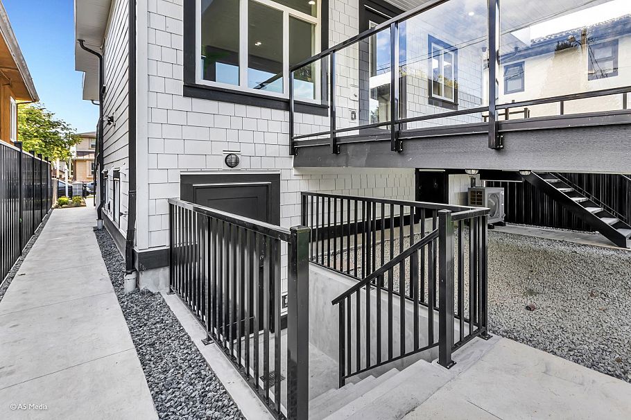 1 281 E 48th Avenue Vancouver, BC - 26